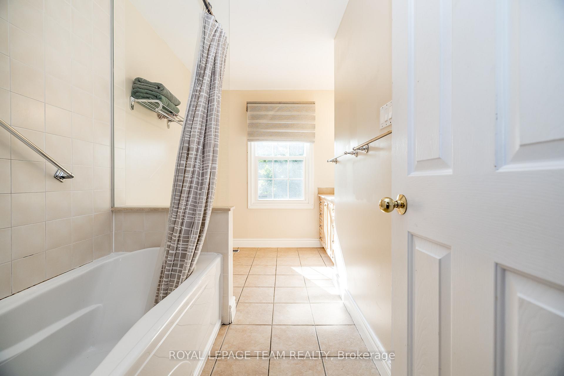 Photo 21 of 47 Glendenning Drive, Ottawa, Arlington Woods — HOMEH