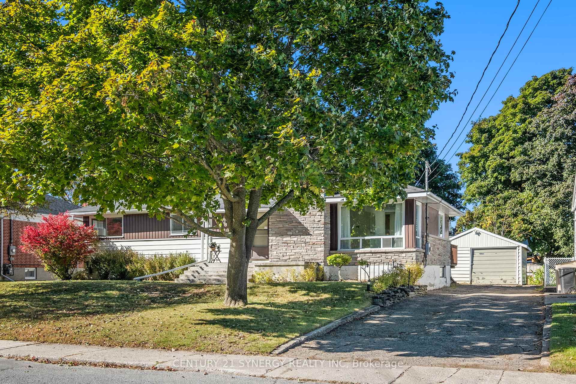 Photo 2 of 10 Florence Street, Smiths Falls — HOMEH