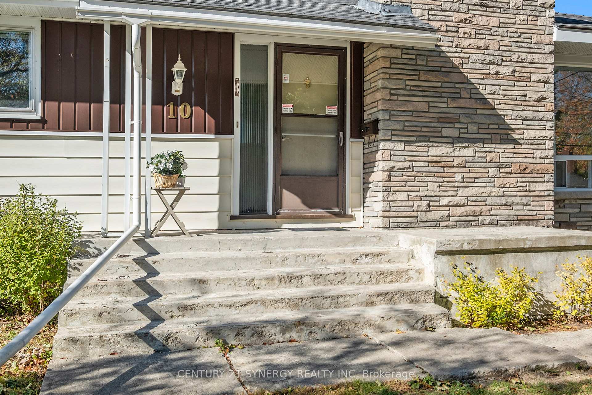 Photo 3 of 10 Florence Street, Smiths Falls — HOMEH
