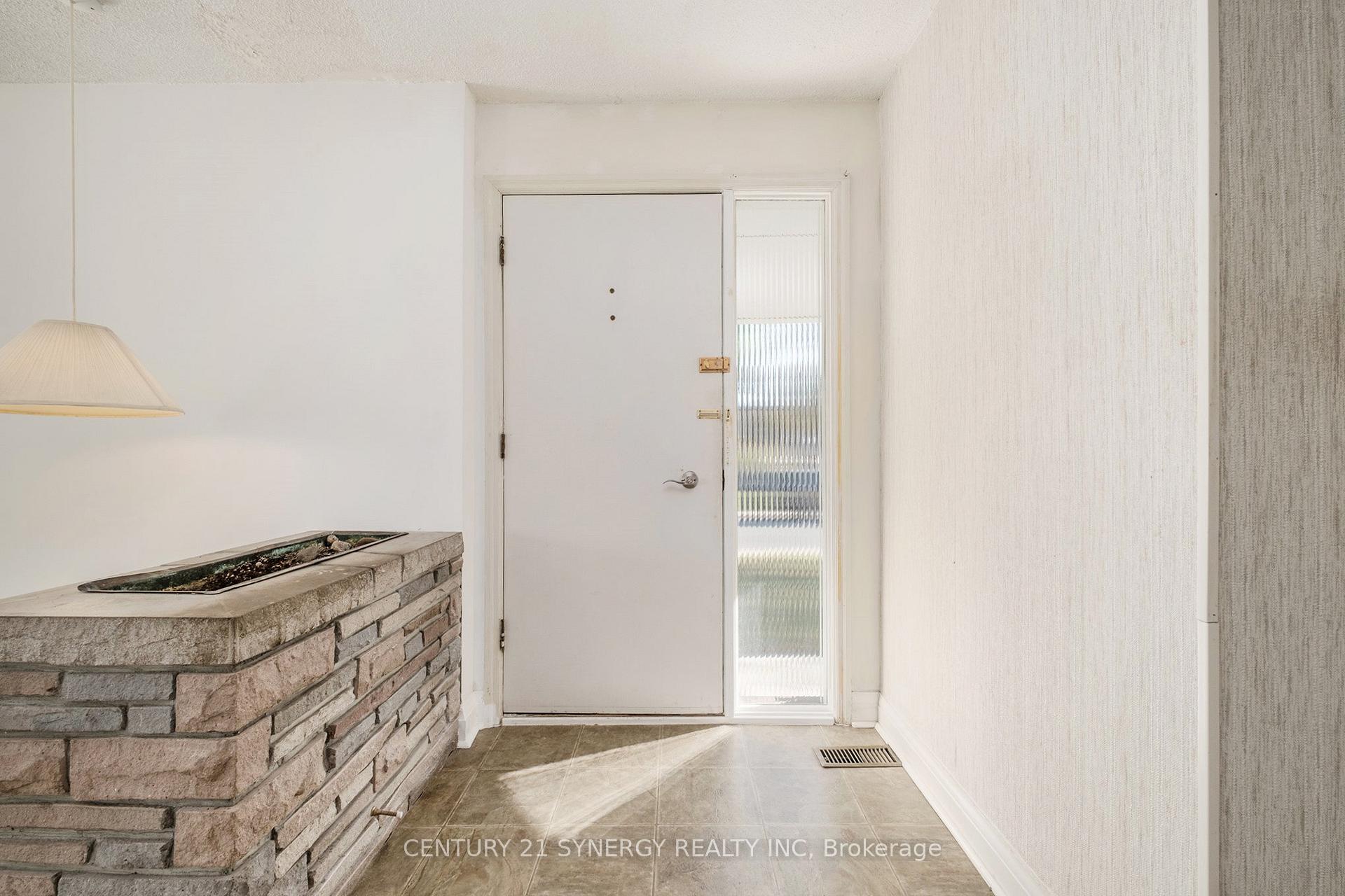 Photo 4 of 10 Florence Street, Smiths Falls — HOMEH
