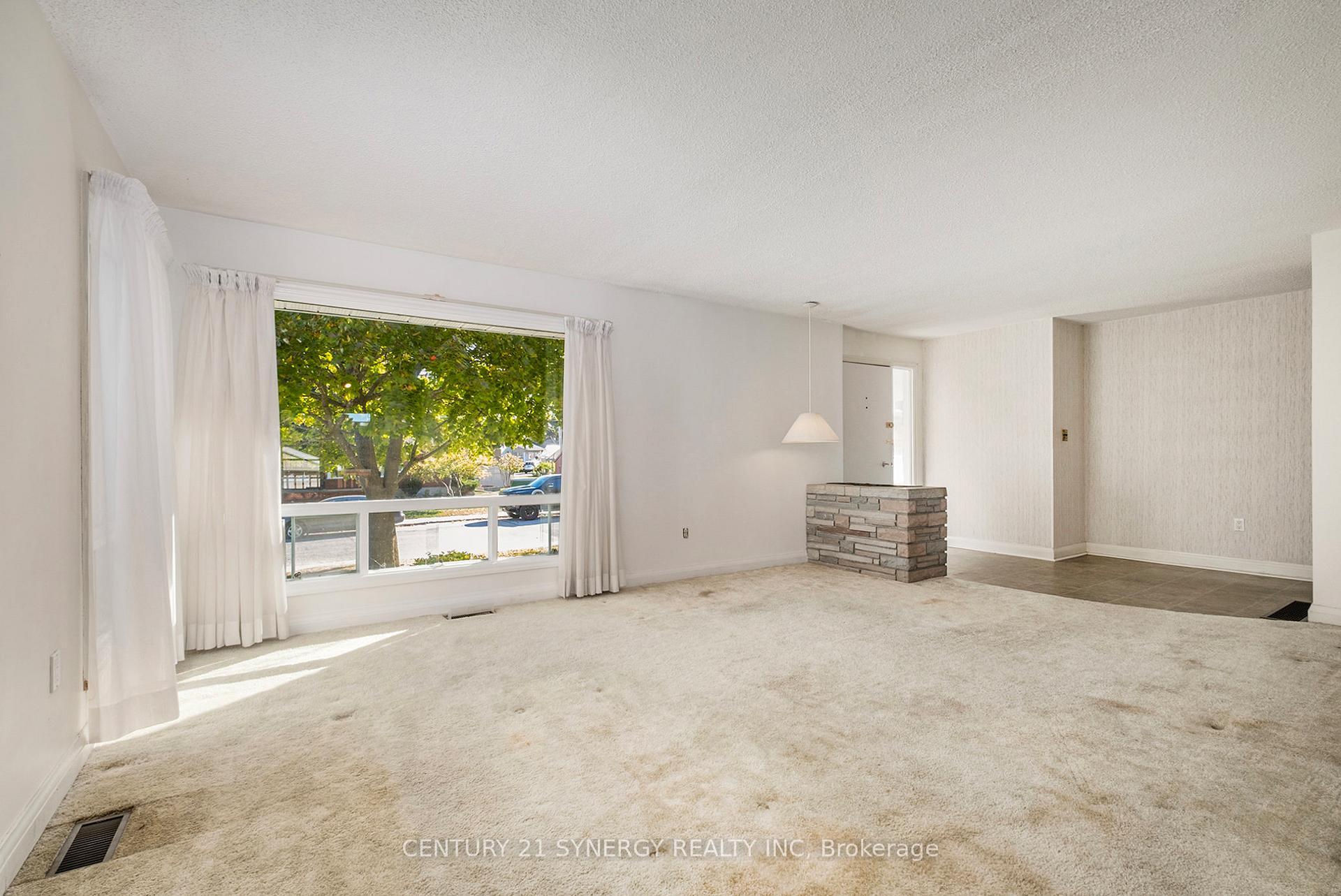 Photo 5 of 10 Florence Street, Smiths Falls — HOMEH