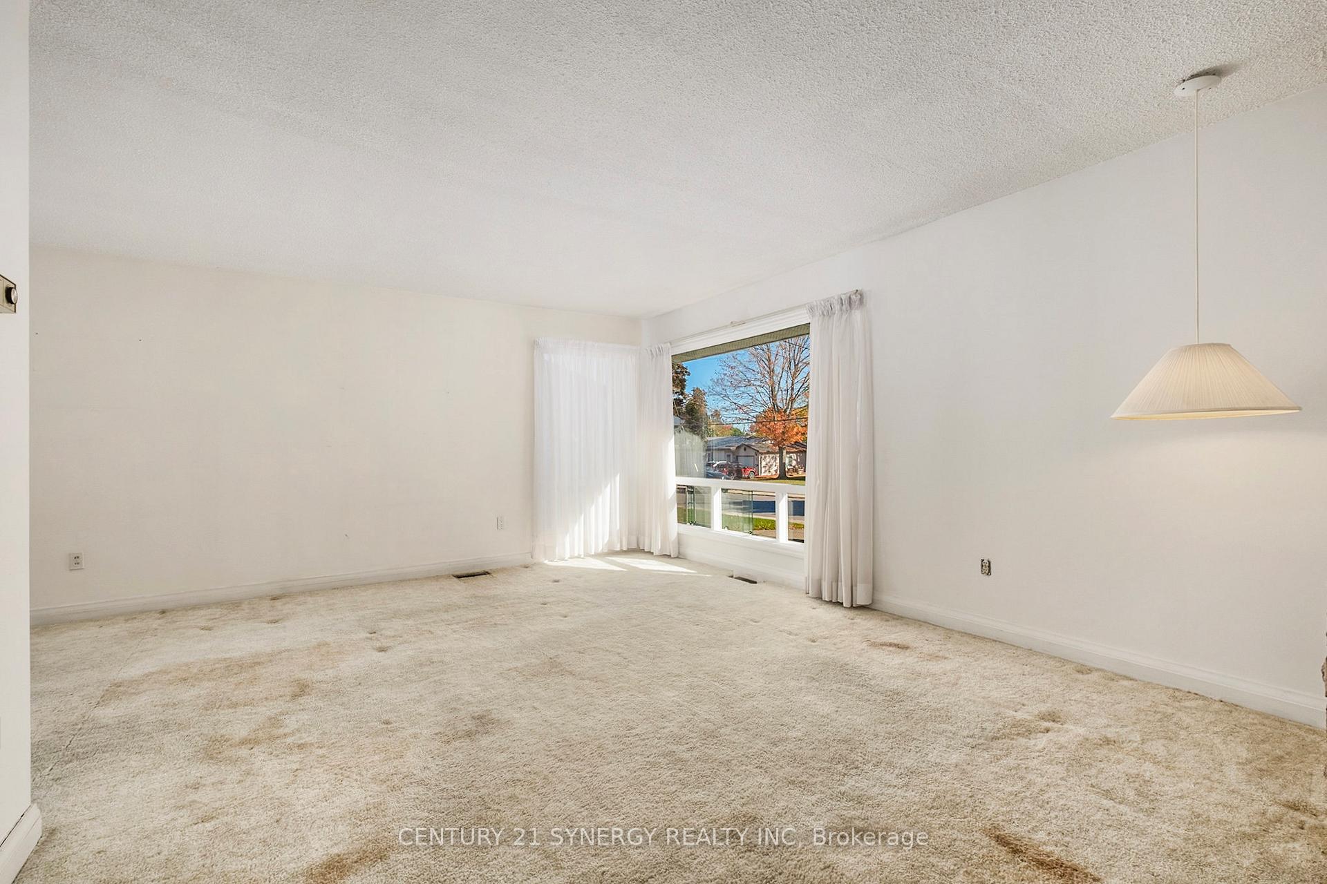 Photo 6 of 10 Florence Street, Smiths Falls — HOMEH