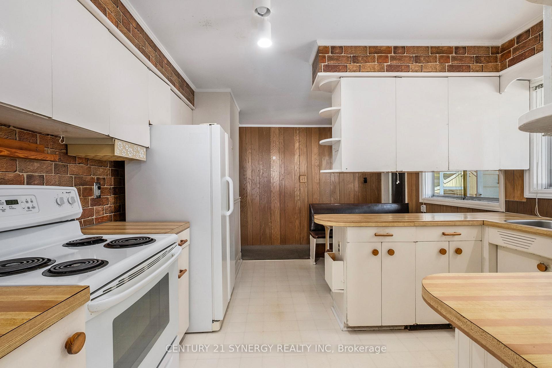 Photo 11 of 10 Florence Street, Smiths Falls — HOMEH