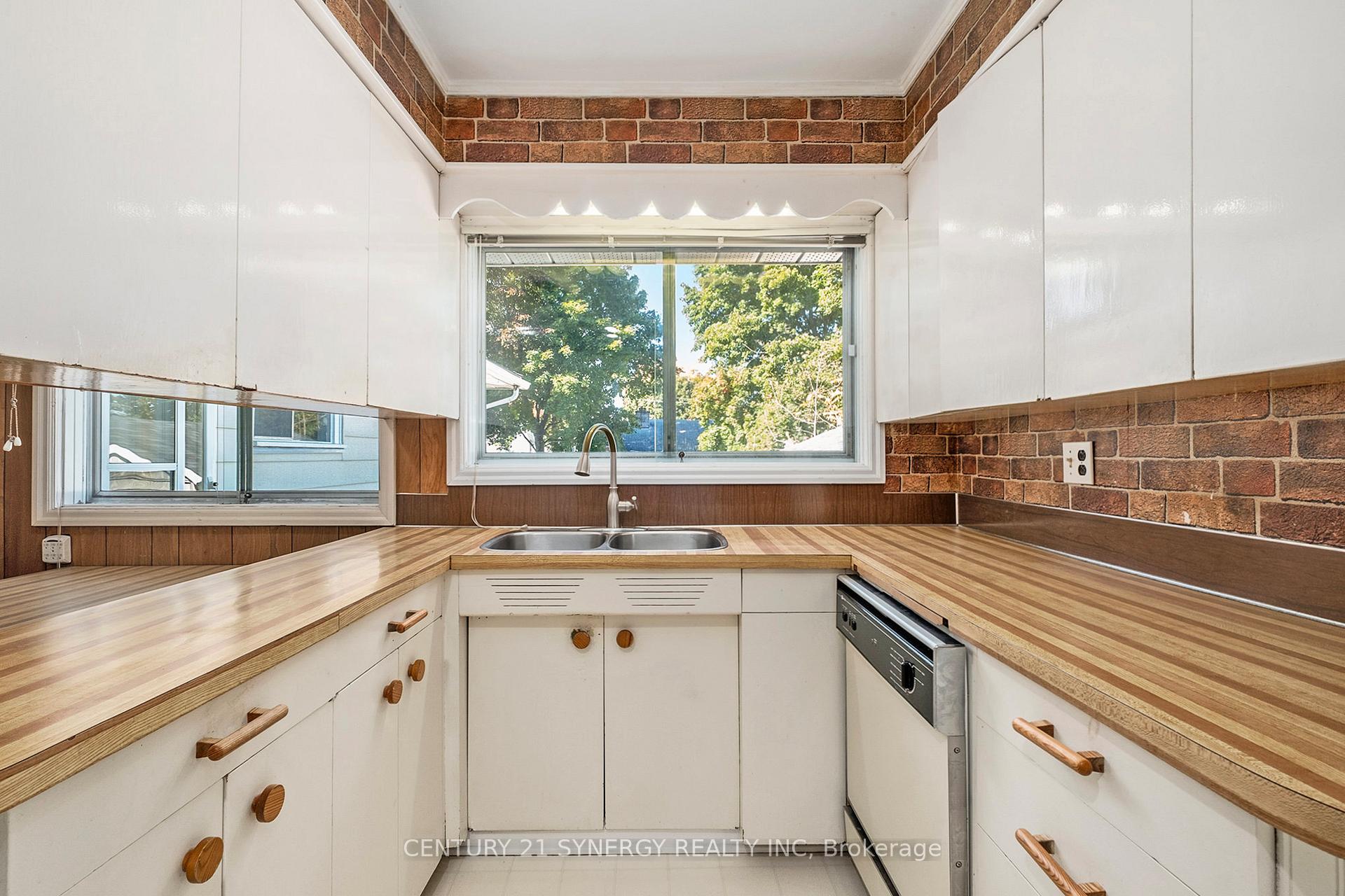 Photo 12 of 10 Florence Street, Smiths Falls — HOMEH
