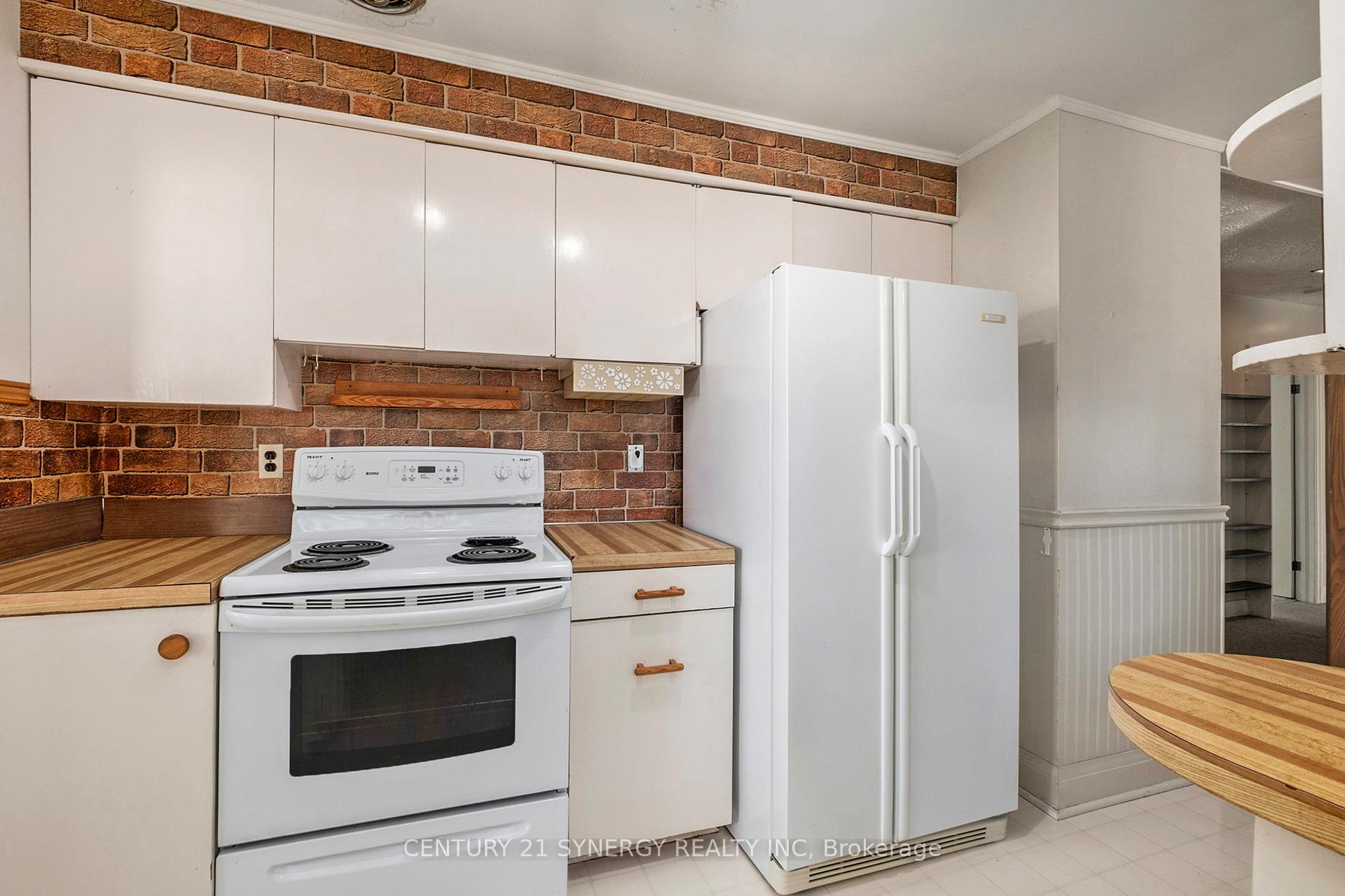 Photo 13 of 10 Florence Street, Smiths Falls — HOMEH