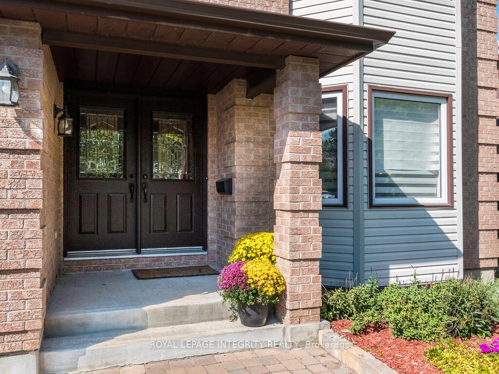 Photo 2 of 17 Arbuckle Crescent, Ottawa, Manordale — HOMEH
