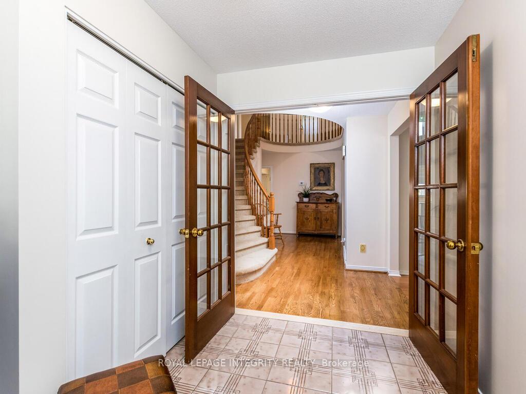 Photo 3 of 17 Arbuckle Crescent, Ottawa, Manordale — HOMEH