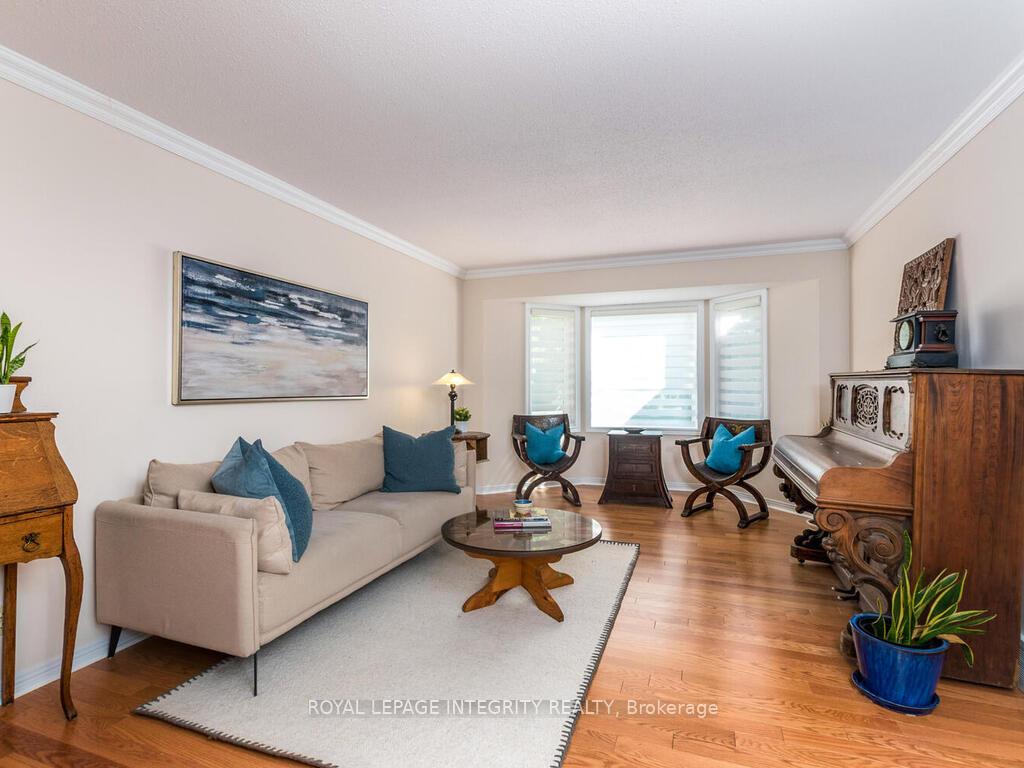 Photo 4 of 17 Arbuckle Crescent, Ottawa, Manordale — HOMEH
