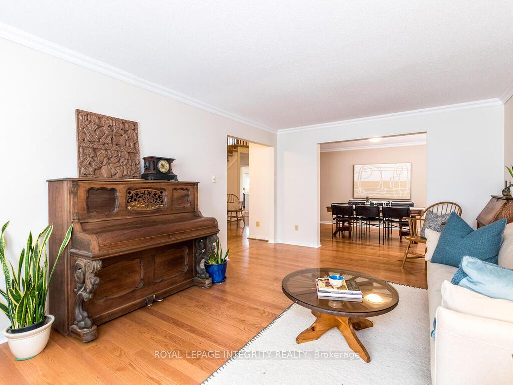 Photo 7 of 17 Arbuckle Crescent, Ottawa, Manordale — HOMEH