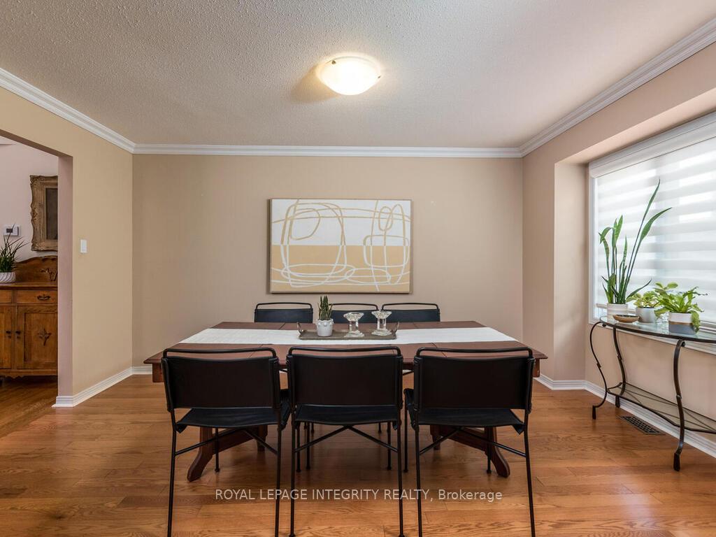 Photo 8 of 17 Arbuckle Crescent, Ottawa, Manordale — HOMEH