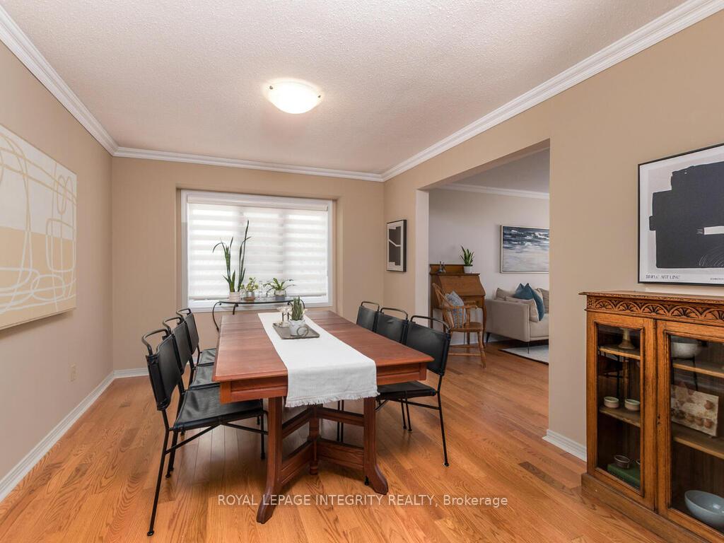 Photo 9 of 17 Arbuckle Crescent, Ottawa, Manordale — HOMEH