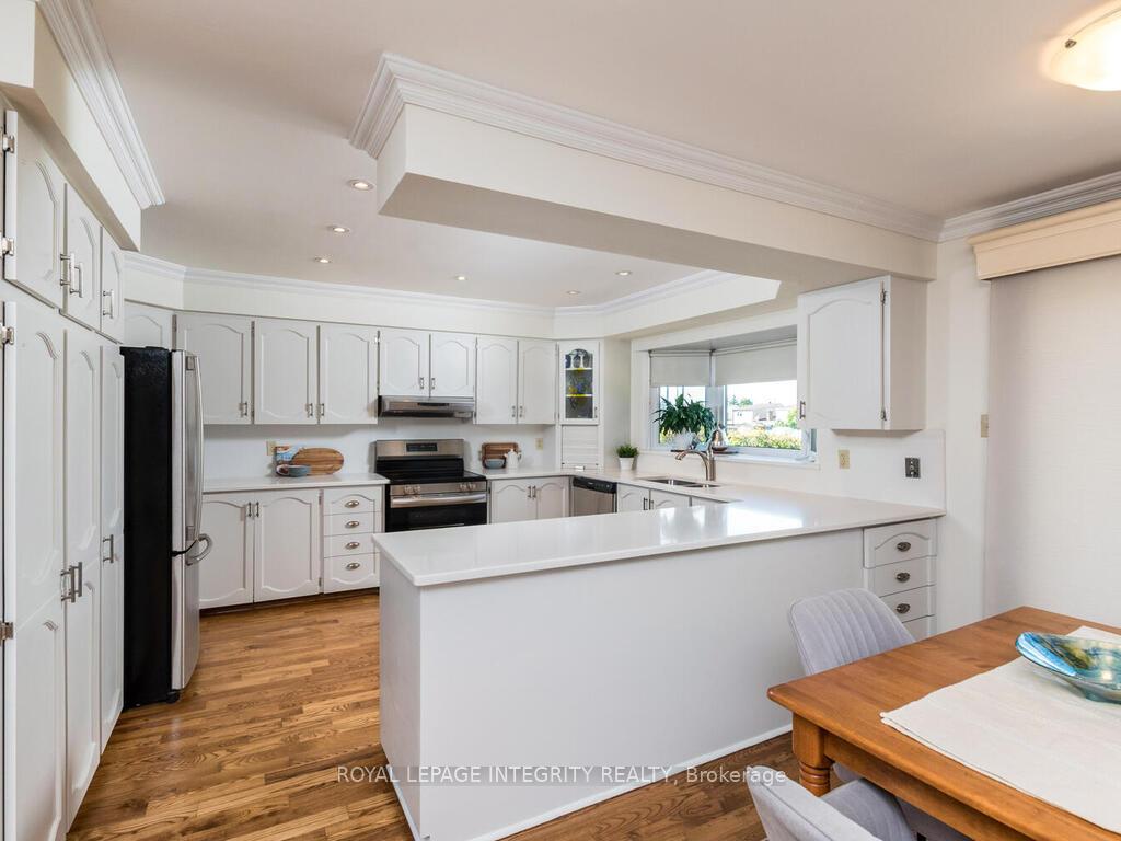 Photo 10 of 17 Arbuckle Crescent, Ottawa, Manordale — HOMEH