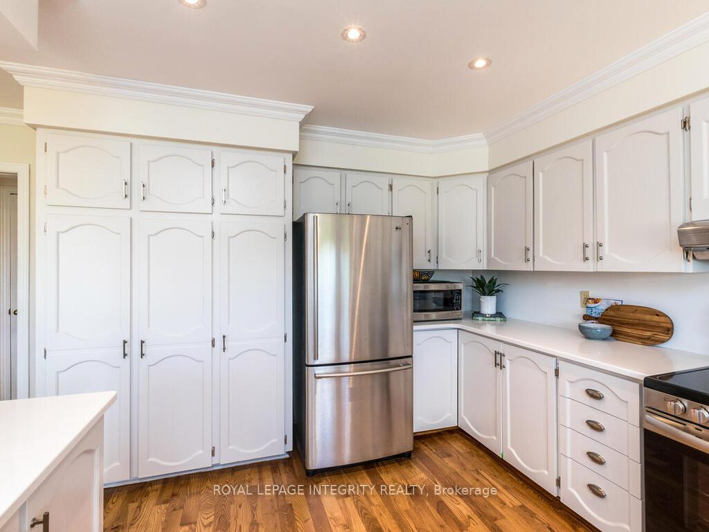 Photo 12 of 17 Arbuckle Crescent, Ottawa, Manordale — HOMEH