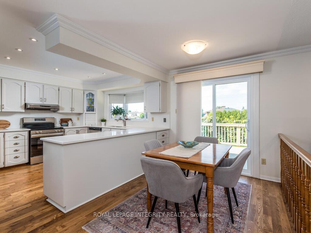 Photo 15 of 17 Arbuckle Crescent, Ottawa, Manordale — HOMEH