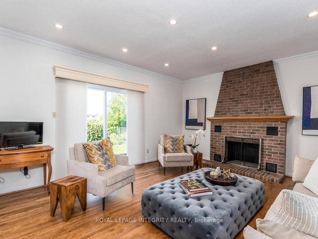 Photo 16 of 17 Arbuckle Crescent, Ottawa, Manordale — HOMEH