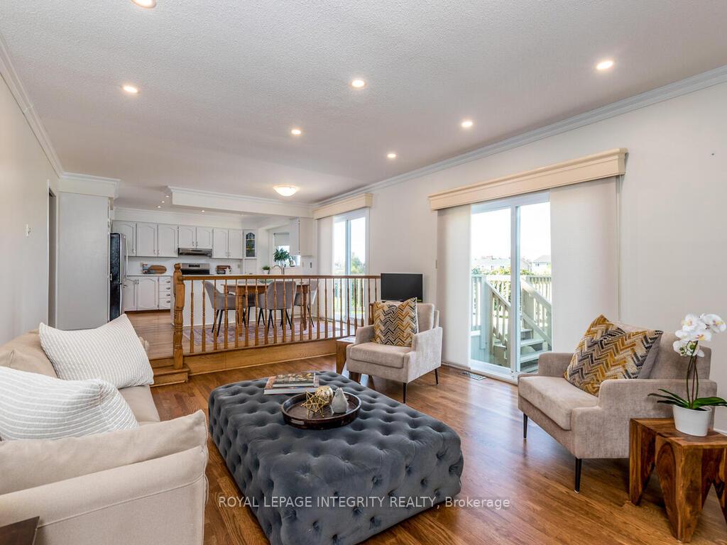 Photo 18 of 17 Arbuckle Crescent, Ottawa, Manordale — HOMEH
