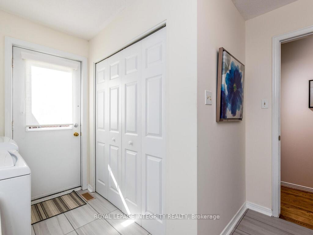 Photo 21 of 17 Arbuckle Crescent, Ottawa, Manordale — HOMEH