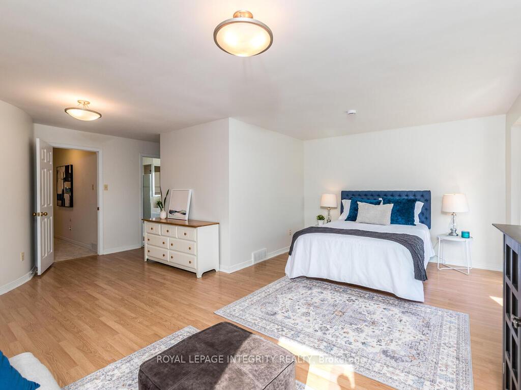 Photo 25 of 17 Arbuckle Crescent, Ottawa, Manordale — HOMEH