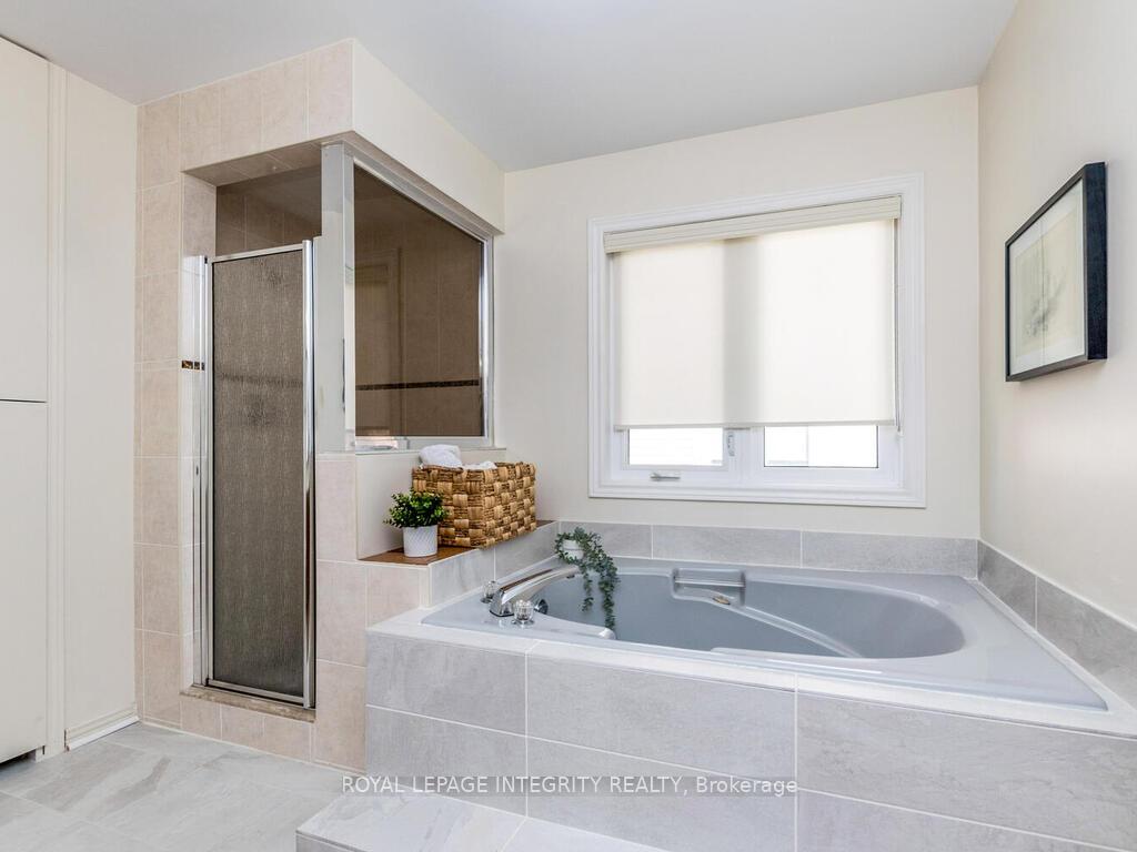 Photo 27 of 17 Arbuckle Crescent, Ottawa, Manordale — HOMEH