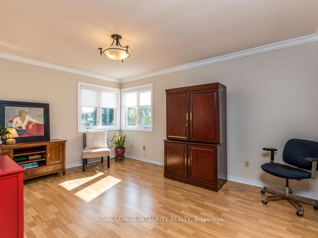Photo 29 of 17 Arbuckle Crescent, Ottawa, Manordale — HOMEH