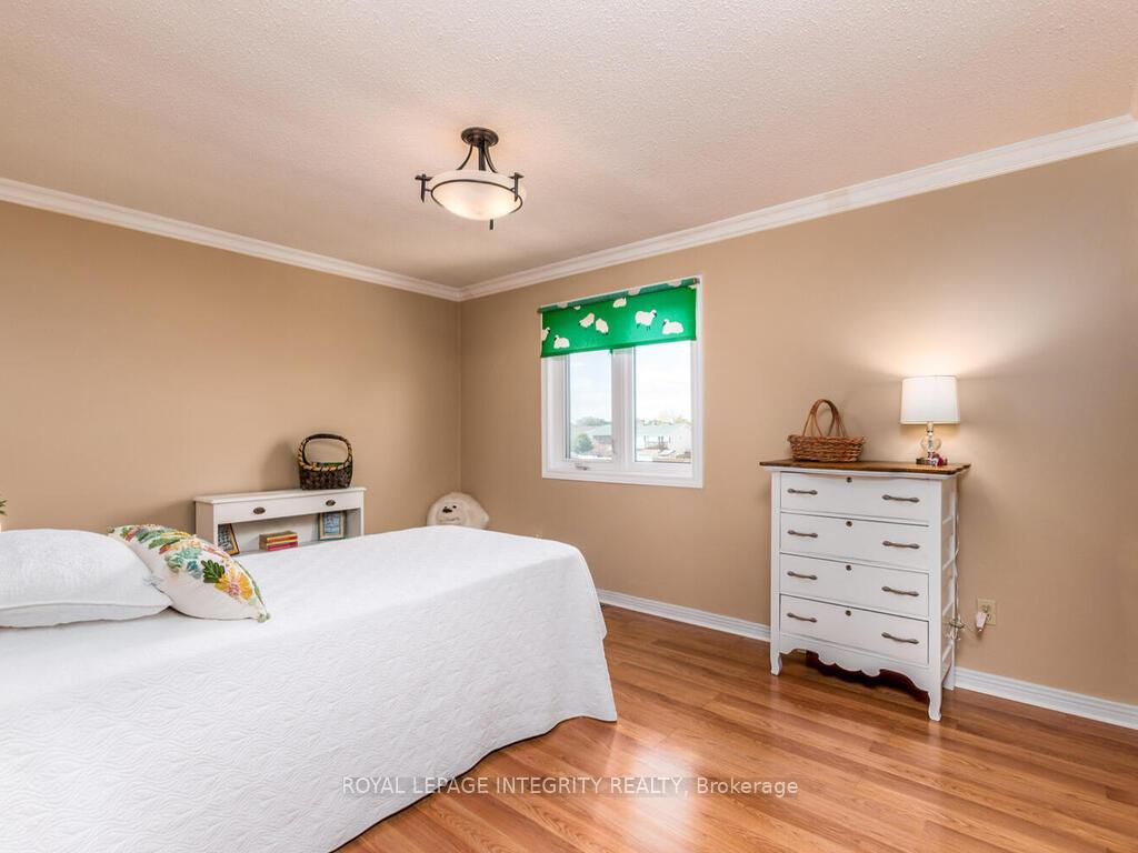 Photo 30 of 17 Arbuckle Crescent, Ottawa, Manordale — HOMEH