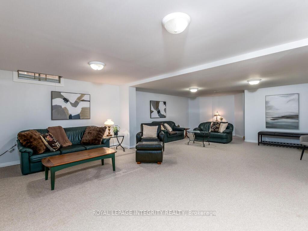 Photo 32 of 17 Arbuckle Crescent, Ottawa, Manordale — HOMEH