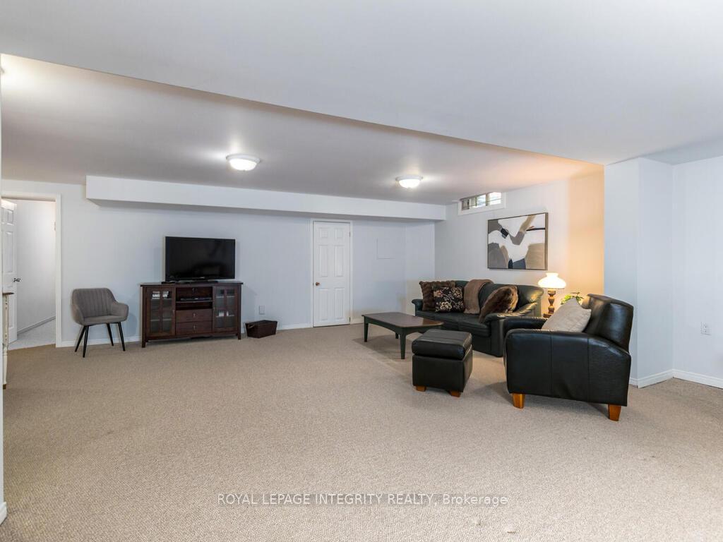 Photo 33 of 17 Arbuckle Crescent, Ottawa, Manordale — HOMEH