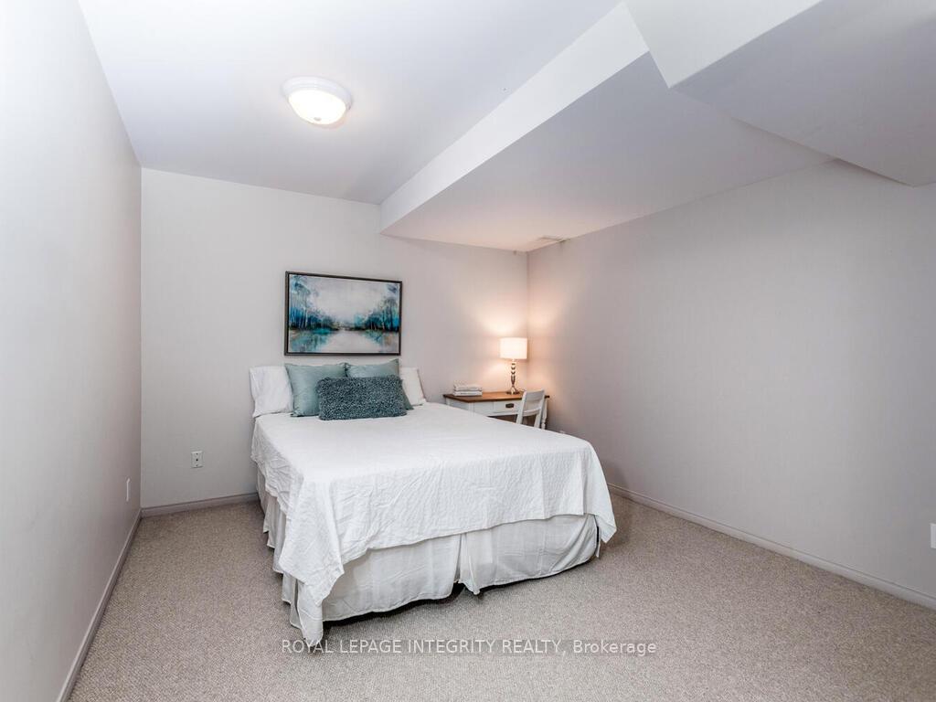 Photo 35 of 17 Arbuckle Crescent, Ottawa, Manordale — HOMEH