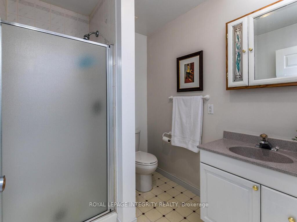 Photo 36 of 17 Arbuckle Crescent, Ottawa, Manordale — HOMEH
