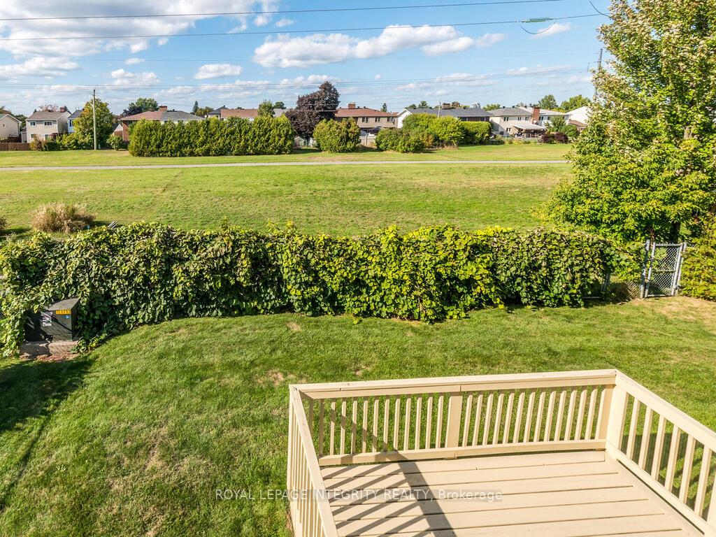 Photo 38 of 17 Arbuckle Crescent, Ottawa, Manordale — HOMEH