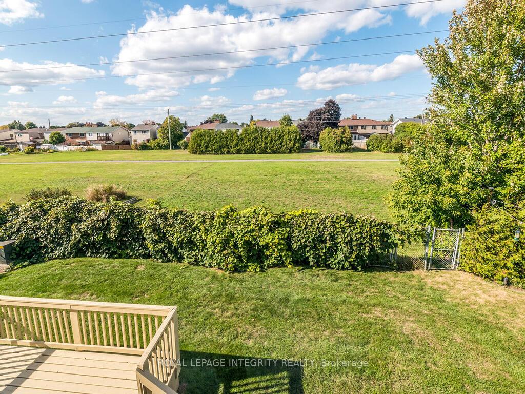 Photo 39 of 17 Arbuckle Crescent, Ottawa, Manordale — HOMEH