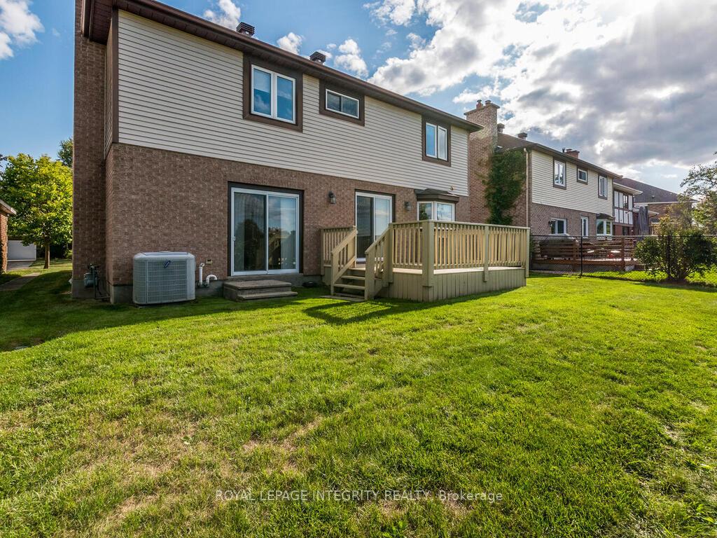 Photo 40 of 17 Arbuckle Crescent, Ottawa, Manordale — HOMEH