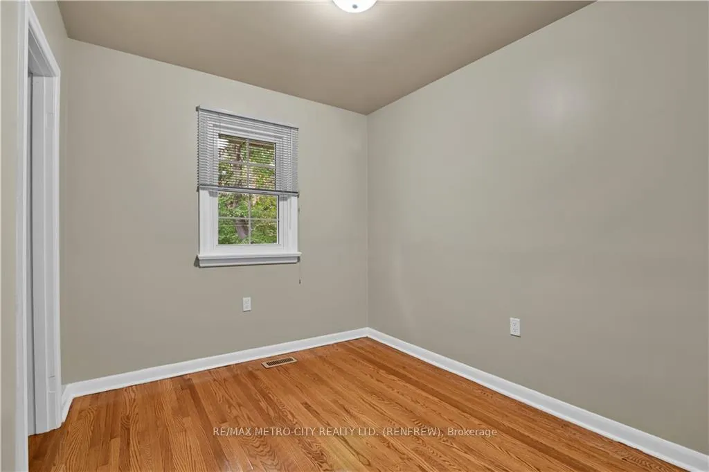 Photo 9 of 392 Charles Avenue, Renfrew — HOMEH
