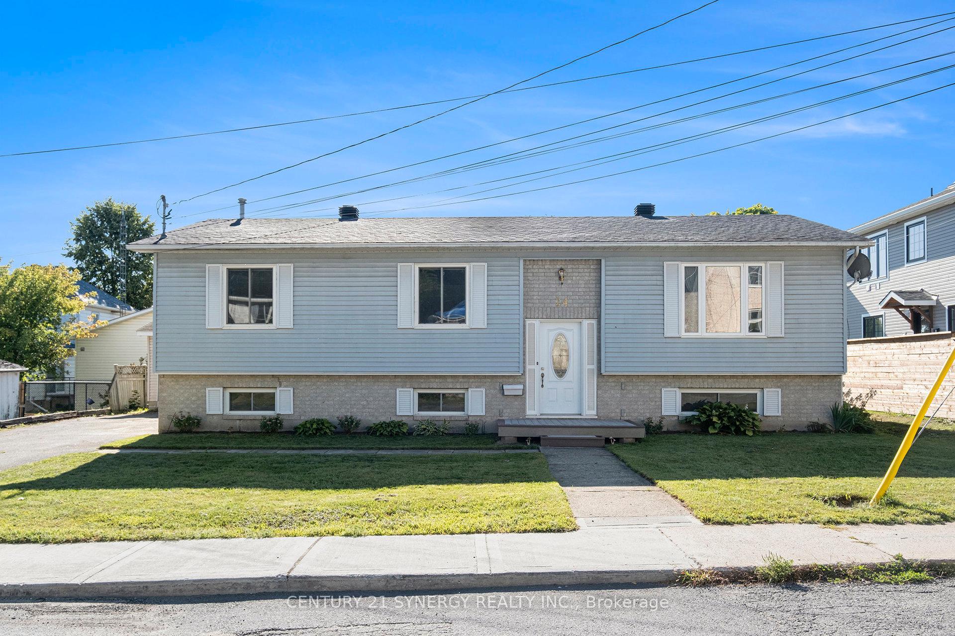 Photo 2 of 24 Elm Street E, Smiths Falls — HOMEH