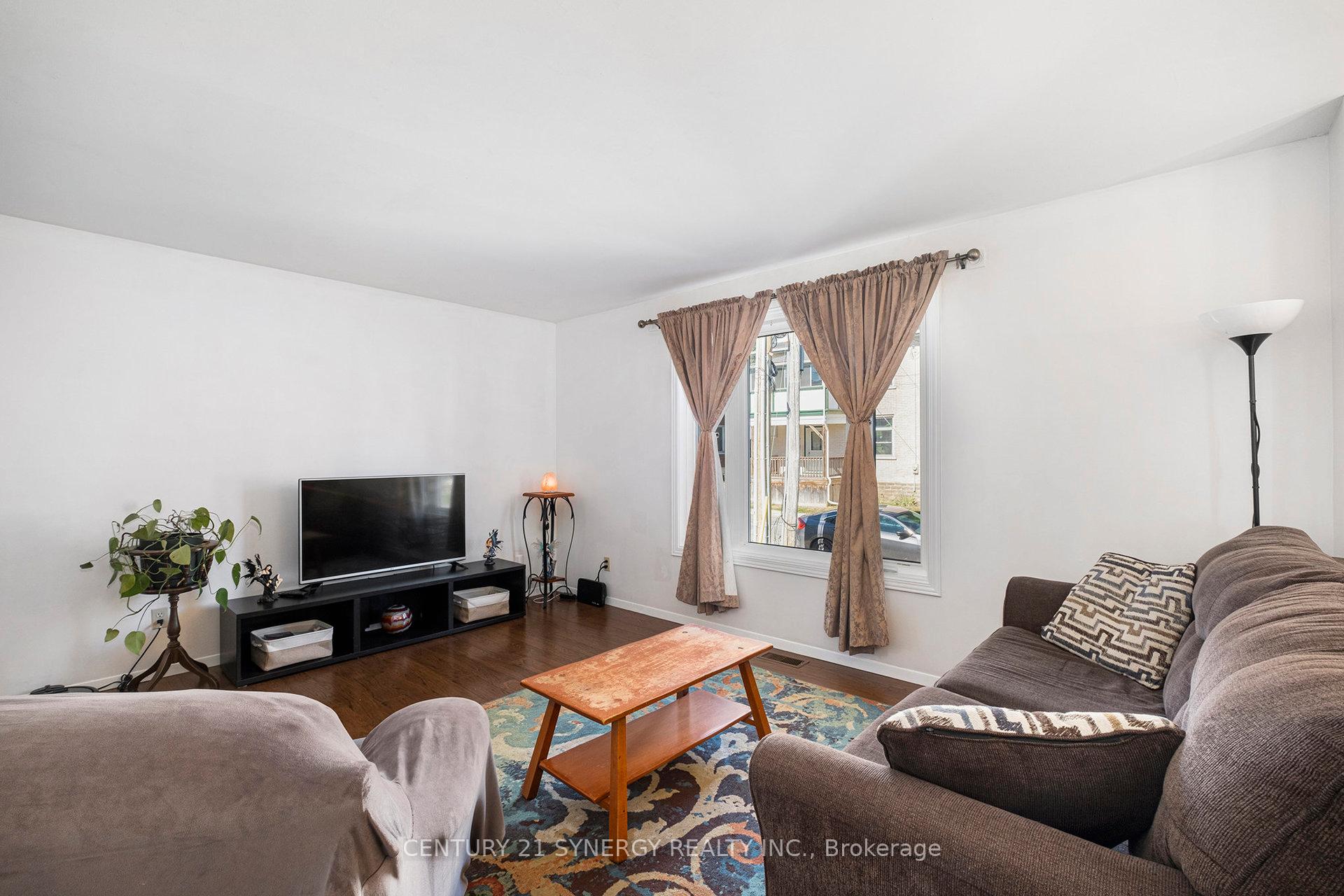 Photo 4 of 24 Elm Street E, Smiths Falls — HOMEH