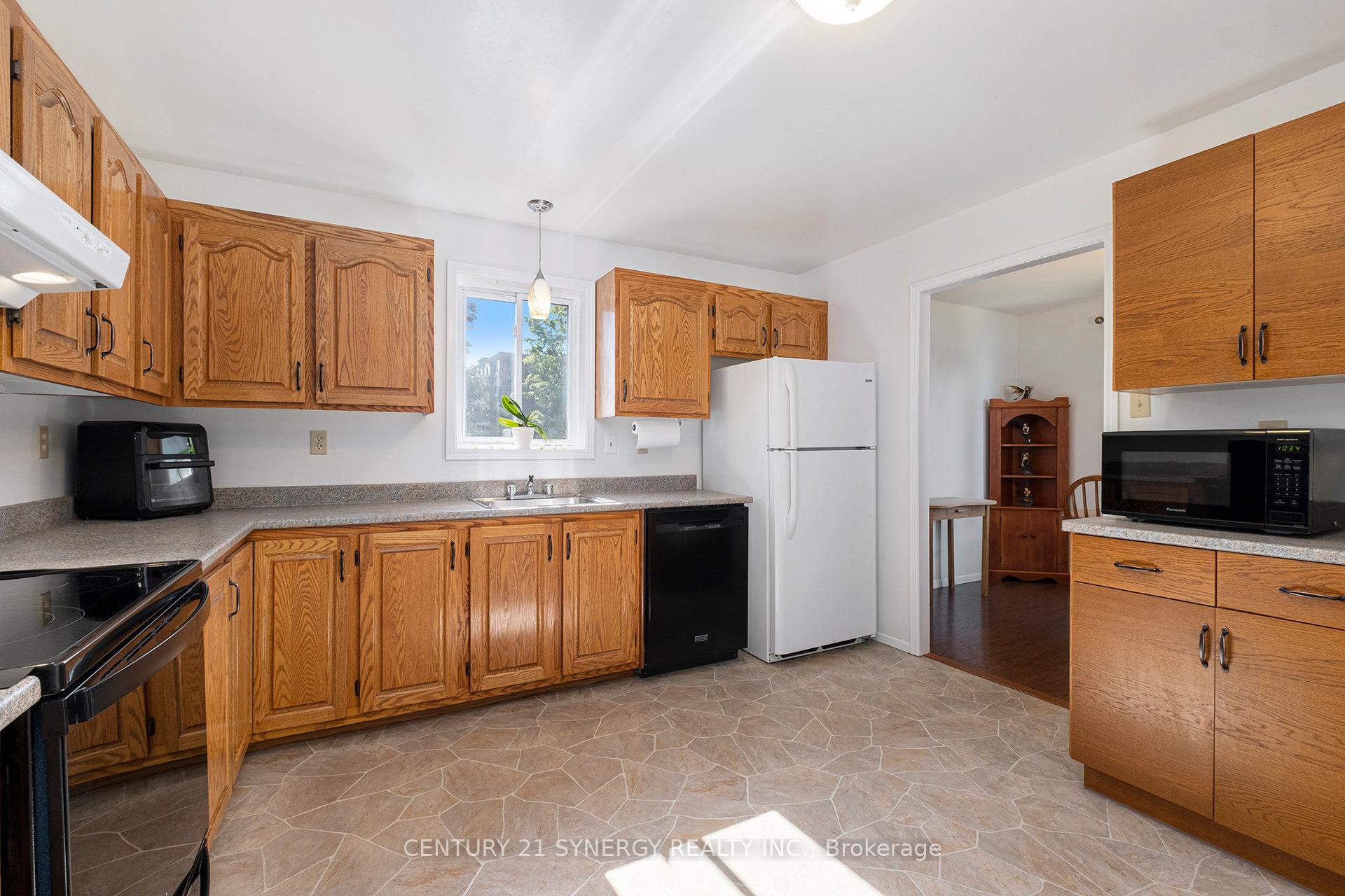 Photo 7 of 24 Elm Street E, Smiths Falls — HOMEH