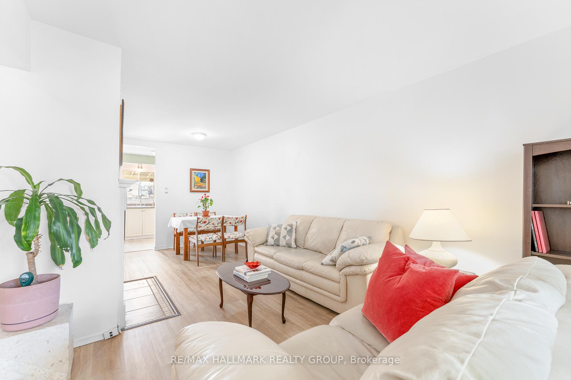 Photo 7 of 41 Sovereign Avenue, Ottawa, Craig Henry/Woodvale — HOMEH