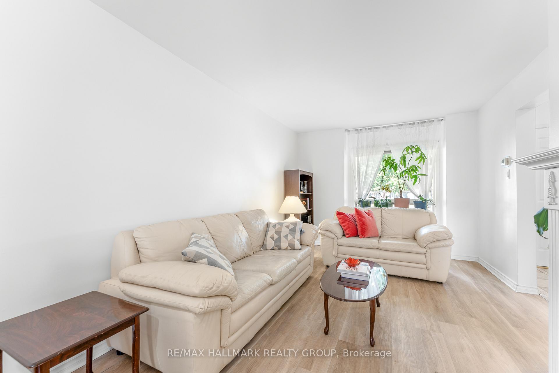 Photo 9 of 41 Sovereign Avenue, Ottawa, Craig Henry/Woodvale — HOMEH