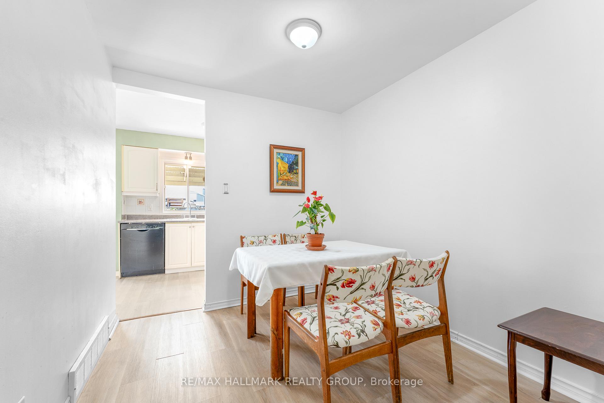 Photo 13 of 41 Sovereign Avenue, Ottawa, Craig Henry/Woodvale — HOMEH