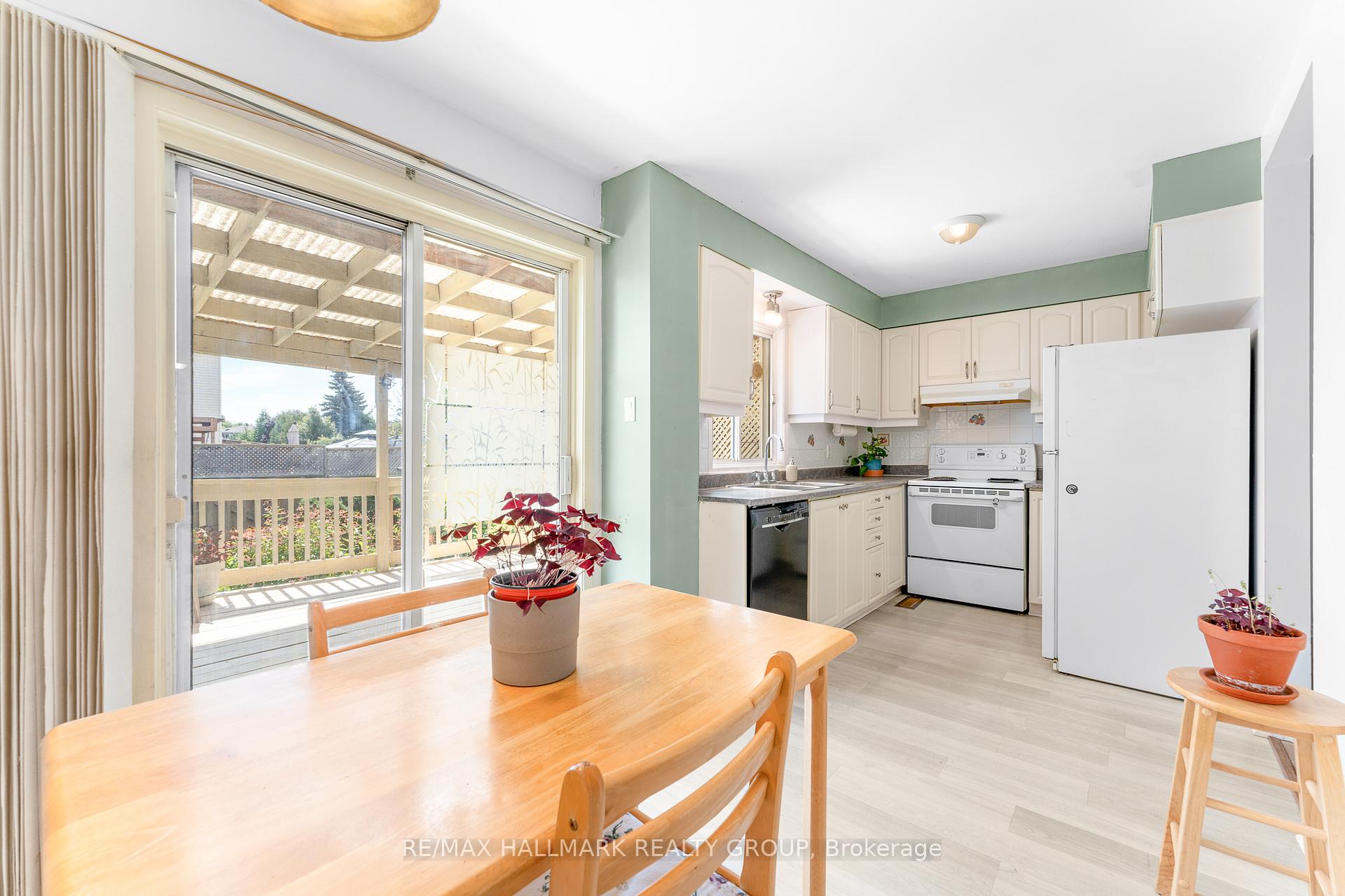 Photo 22 of 41 Sovereign Avenue, Ottawa, Craig Henry/Woodvale — HOMEH