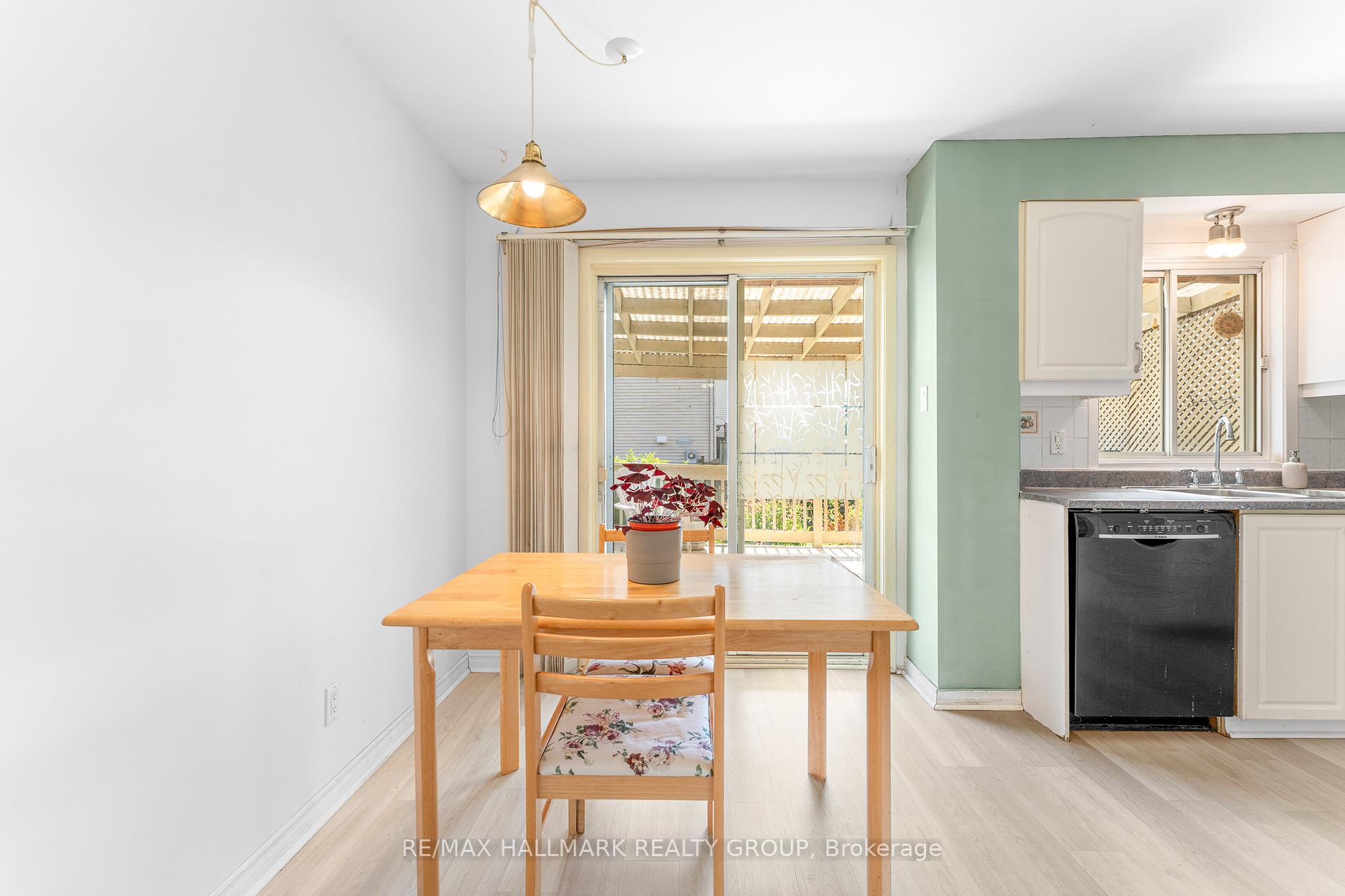 Photo 24 of 41 Sovereign Avenue, Ottawa, Craig Henry/Woodvale — HOMEH