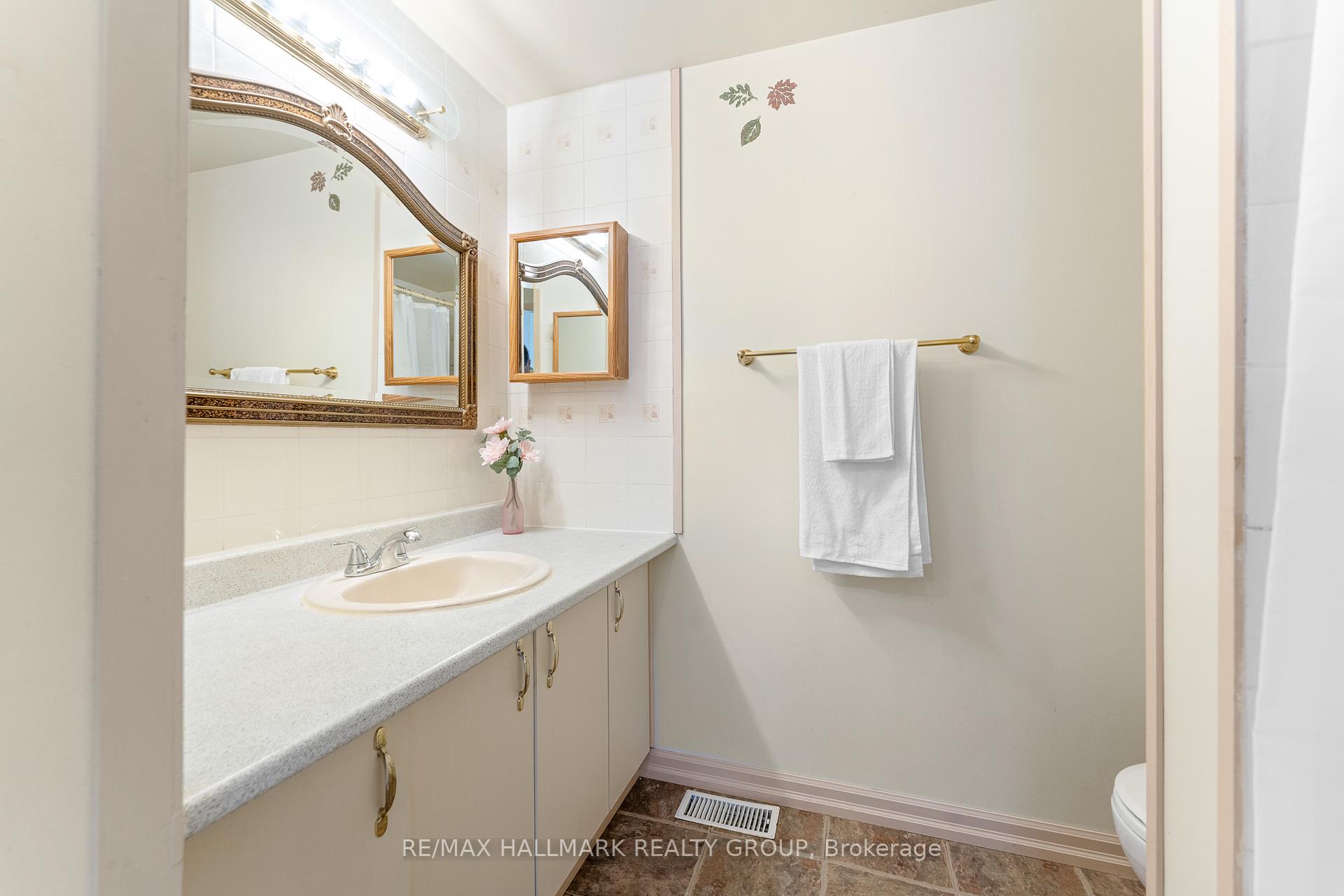 Photo 35 of 41 Sovereign Avenue, Ottawa, Craig Henry/Woodvale — HOMEH