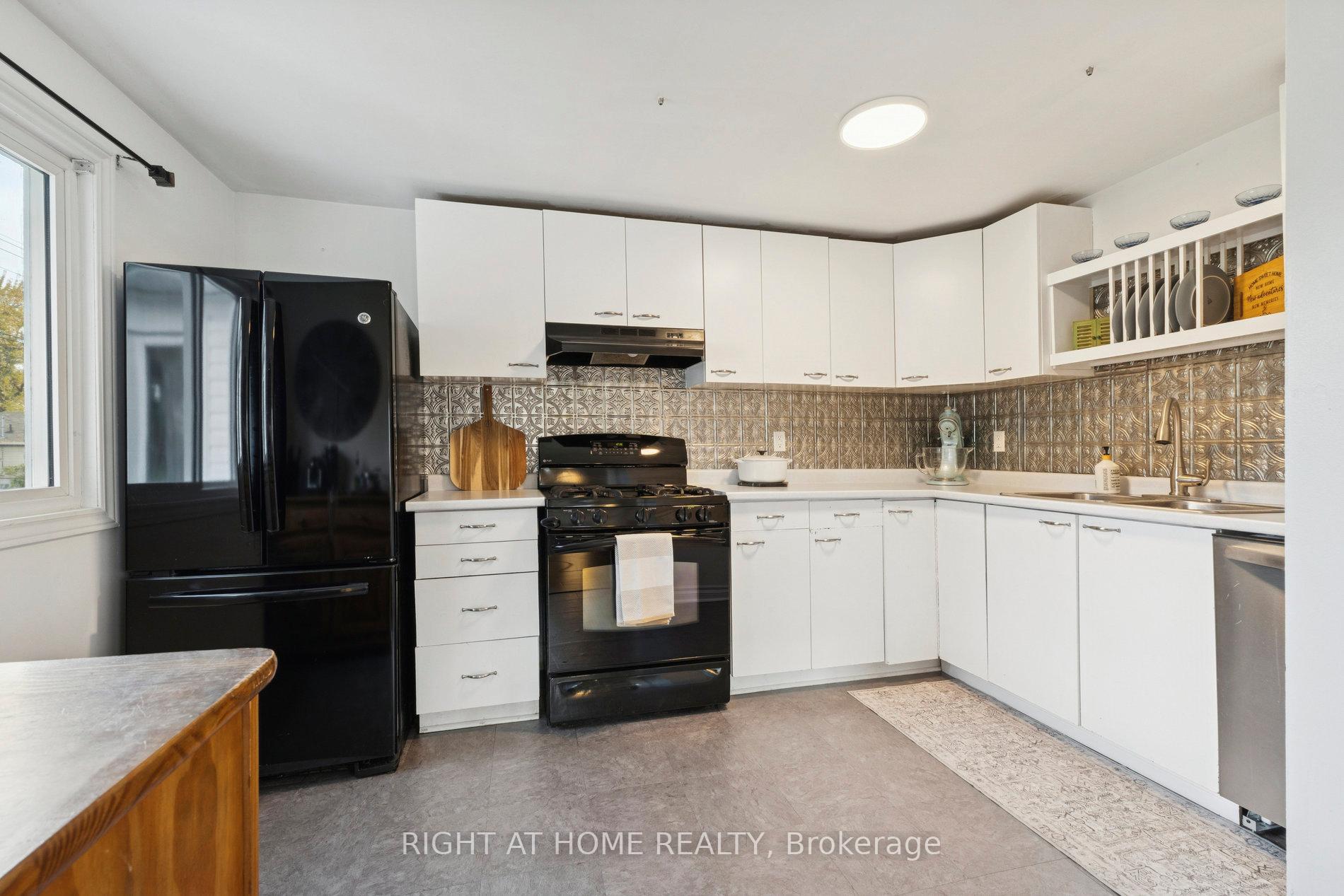 Photo 13 of 35 Lakeview Avenue, Scugog, Rural Scugog — HOMEH