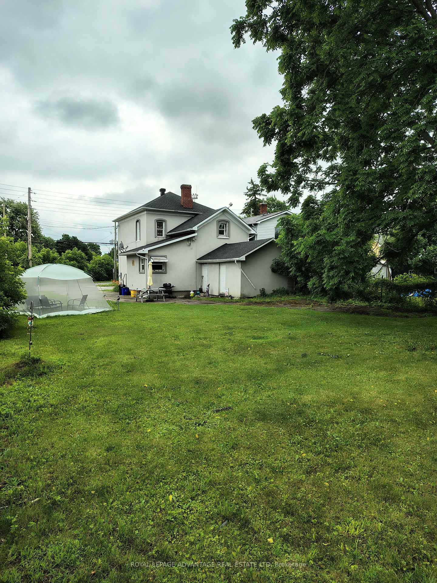 Photo 2 of 48 Montague Street, Smiths Falls — HOMEH