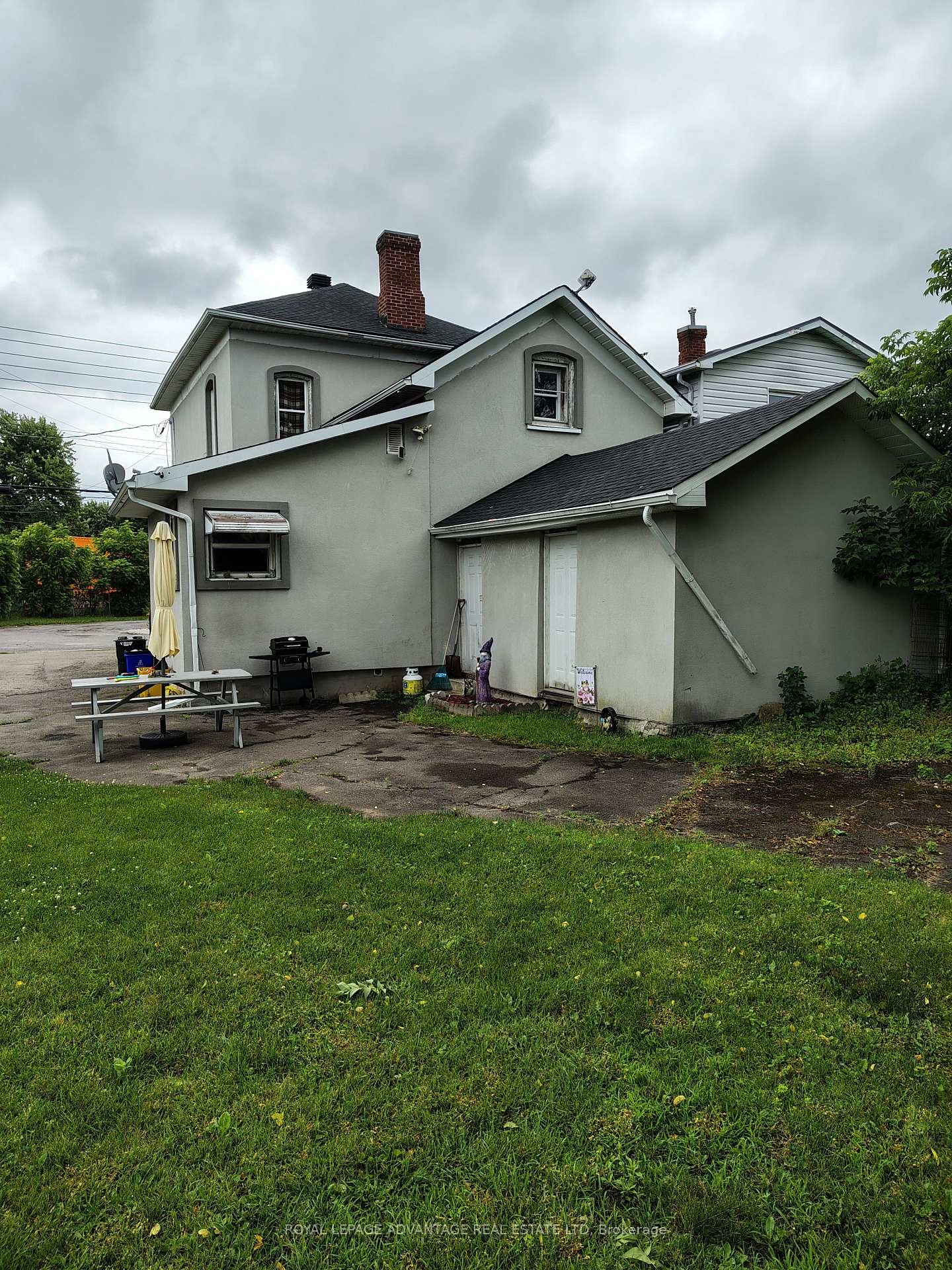 Photo 3 of 48 Montague Street, Smiths Falls — HOMEH