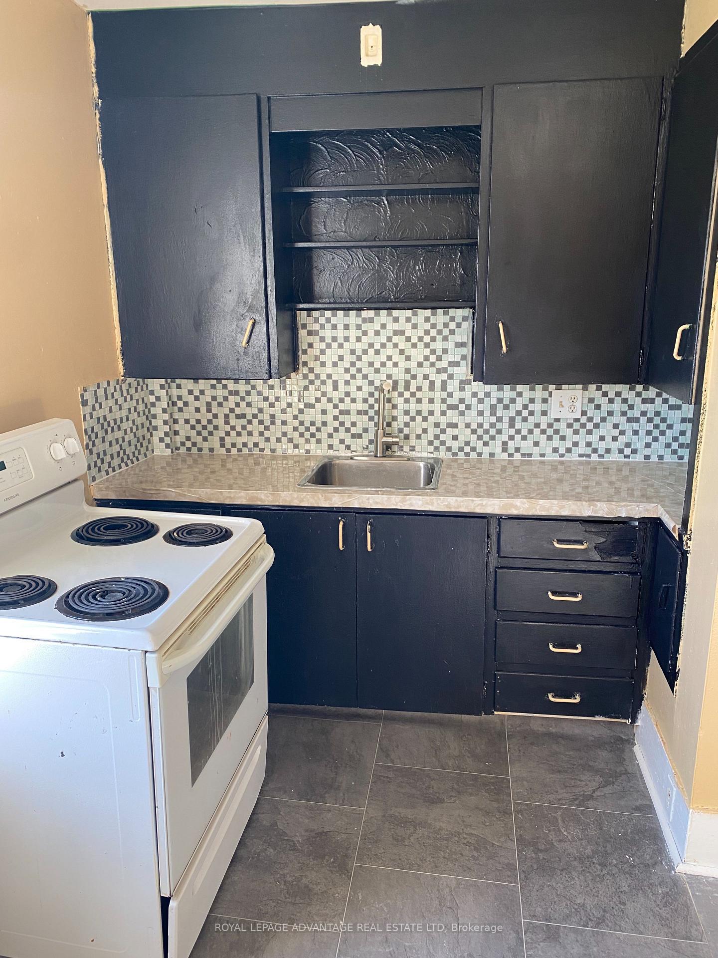 Photo 11 of 48 Montague Street, Smiths Falls — HOMEH