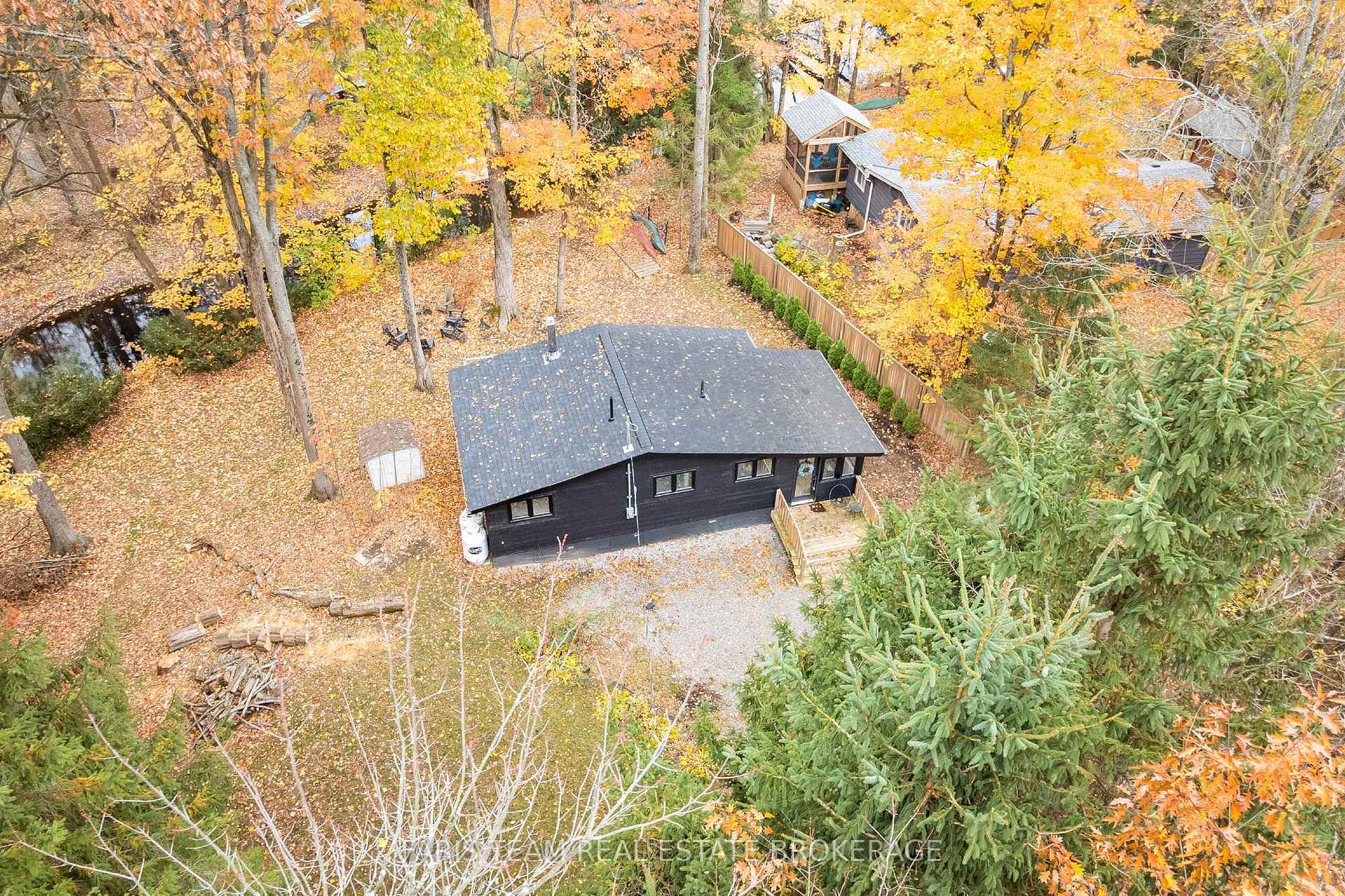 Photo 2 of 7475 Island Crescent, Severn, Washago — HOMEH