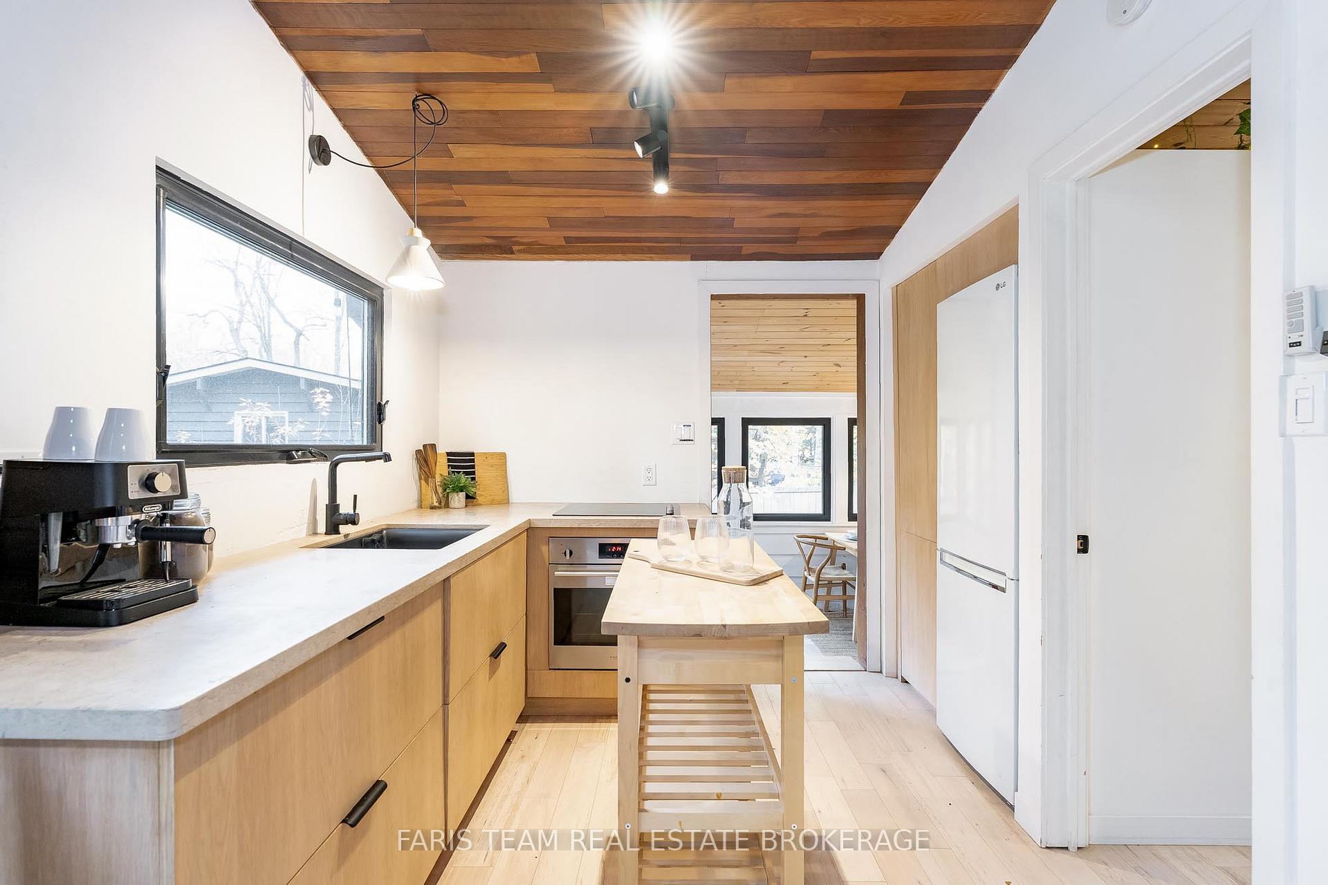 Photo 4 of 7475 Island Crescent, Severn, Washago — HOMEH