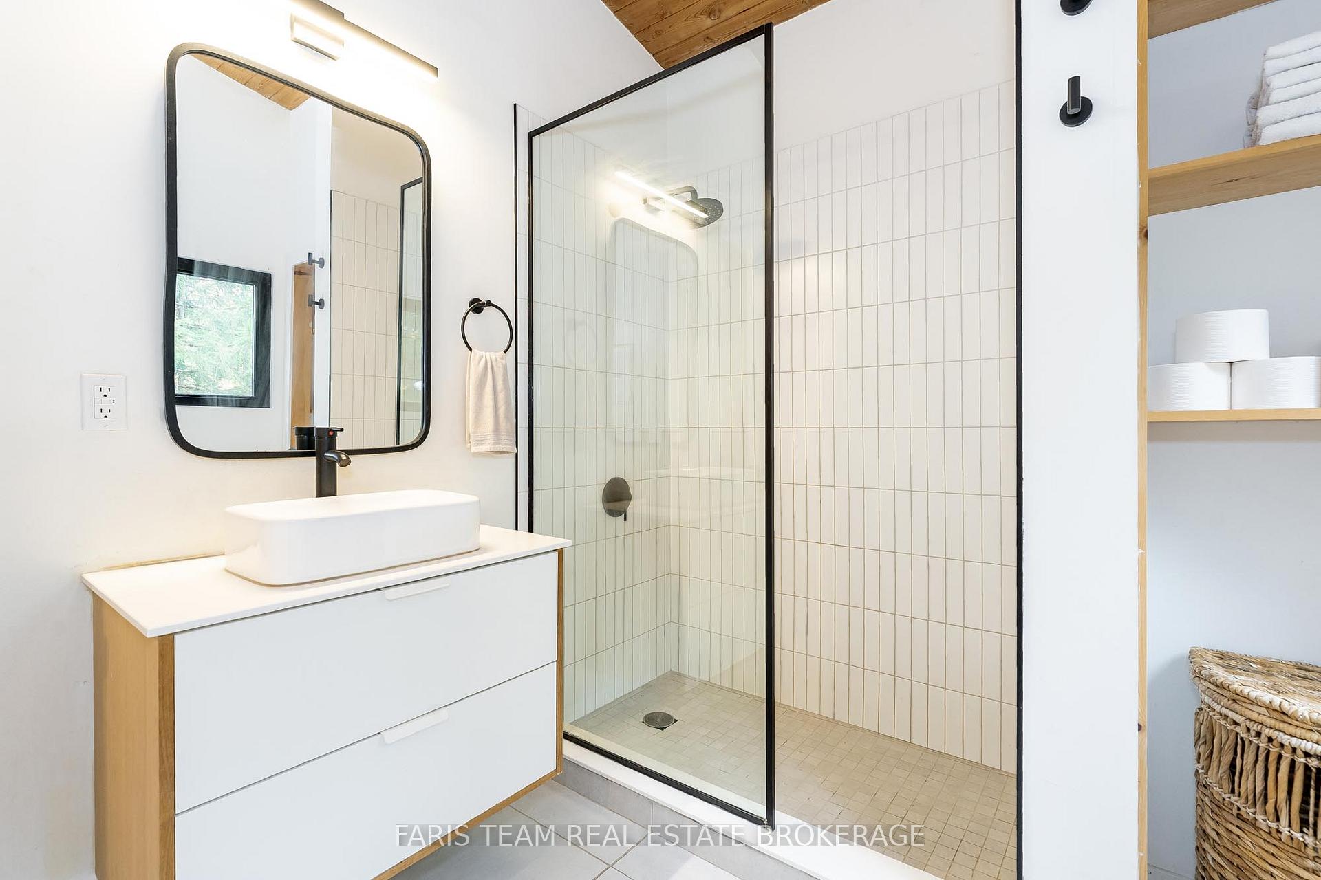 Photo 19 of 7475 Island Crescent, Severn, Washago — HOMEH