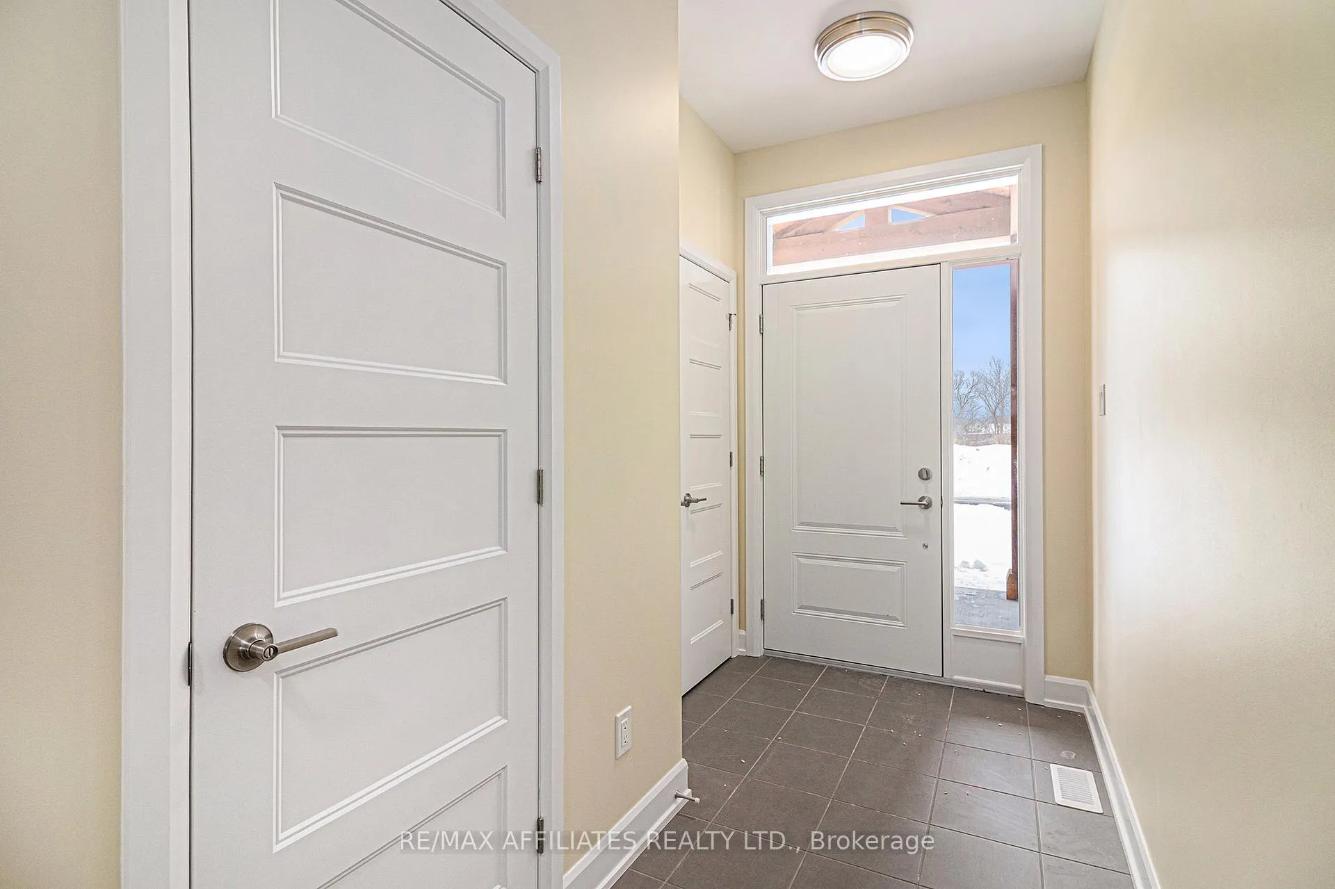 Photo of 351 Voyageur Place